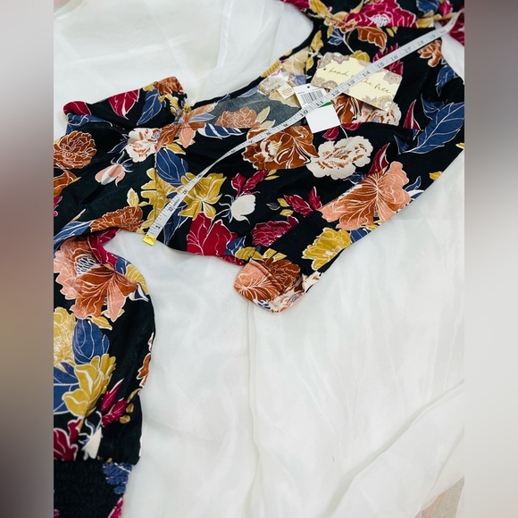 Band of the Free NWT Camille Berry Floral Crossover Tie Crop Top Bishop Sleeve - Picture 12 of 13